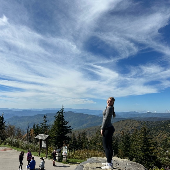 Meet your Posher, Cecilia - Picture 2 of 2